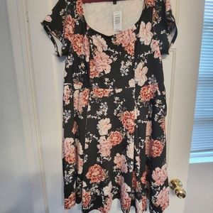 Torrid 3x floral print on black dress new w/tag